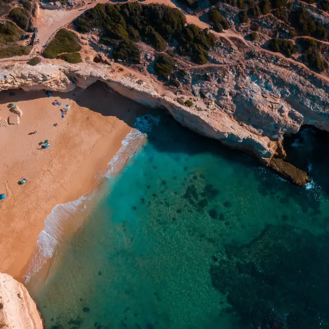 Tour privado de barco no Algarve